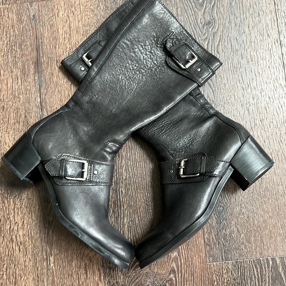 Women’s Boot - Picture 1 of 6